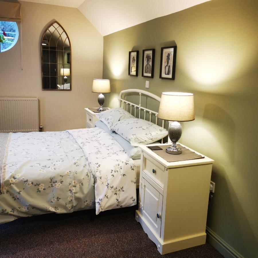 Rooms By The River At Glan Aber Cynwyd Exterior photo