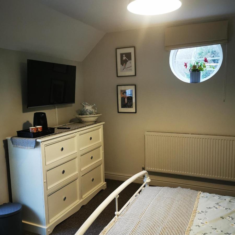 Rooms By The River At Glan Aber Cynwyd Exterior photo