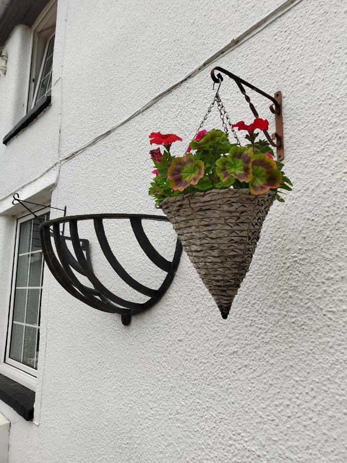 Rooms By The River At Glan Aber Cynwyd Exterior photo